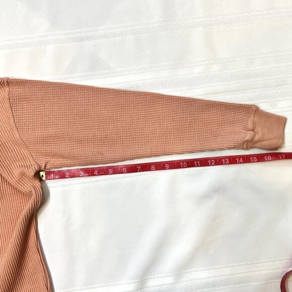 $5 ADD ON with $15+ Bundle Seven7 Waffle Crew Top LS Sz S Peach EUC High Low Hem - Picture 7 of 10